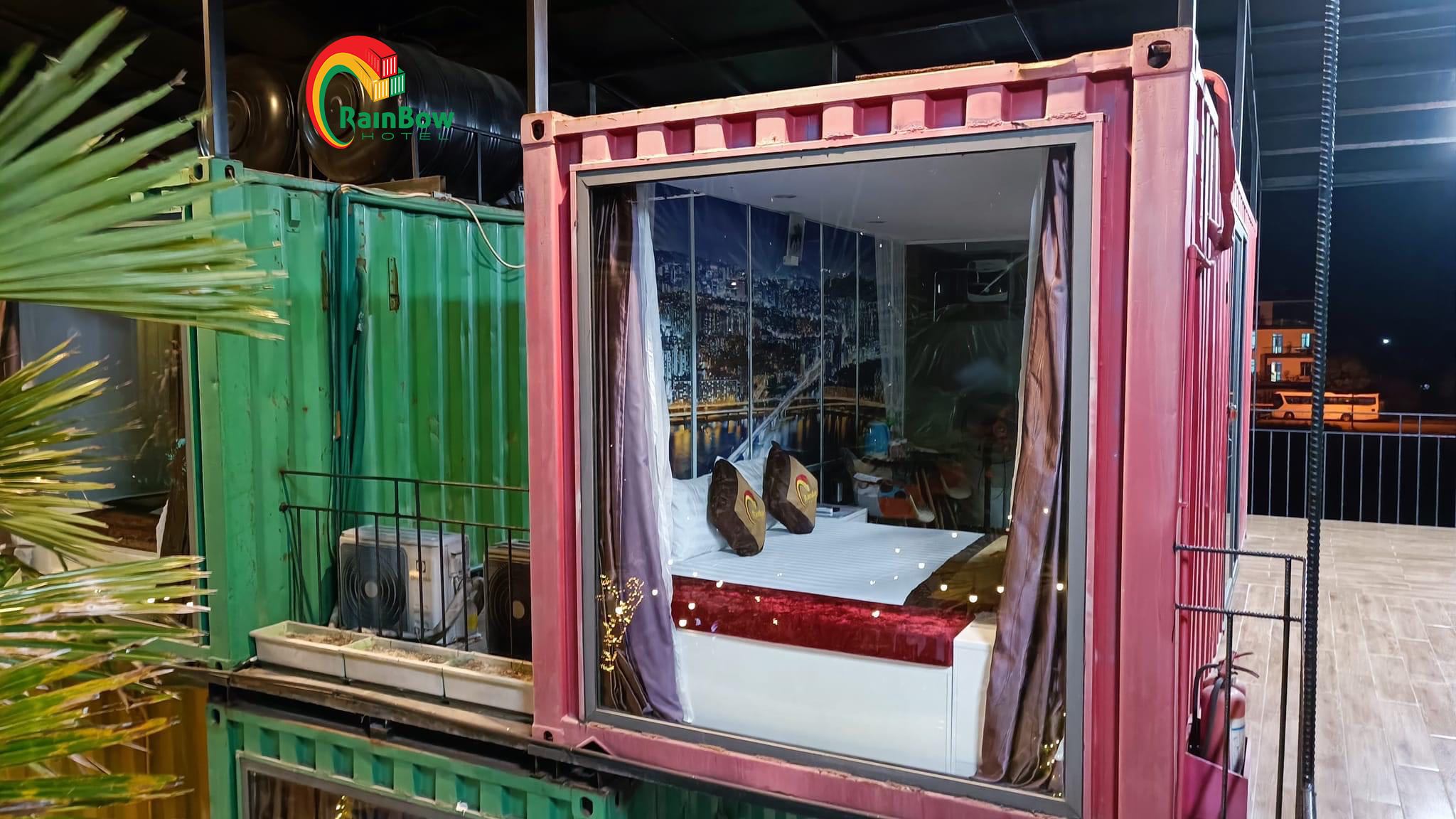 khám phá Rainbow Hotel Cửa Lò phòng containers